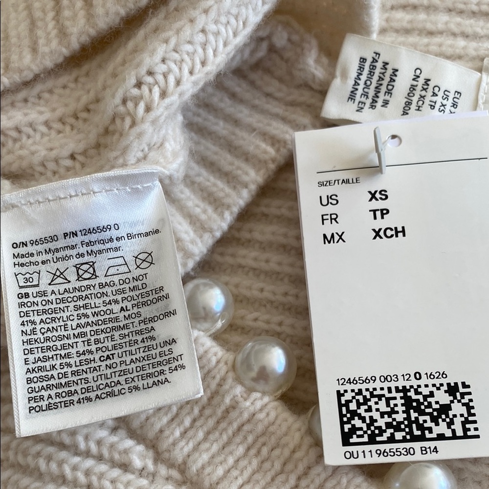 NWT V-Neck Women's Sweater with pearl neckline detail - Picture 7 of 7